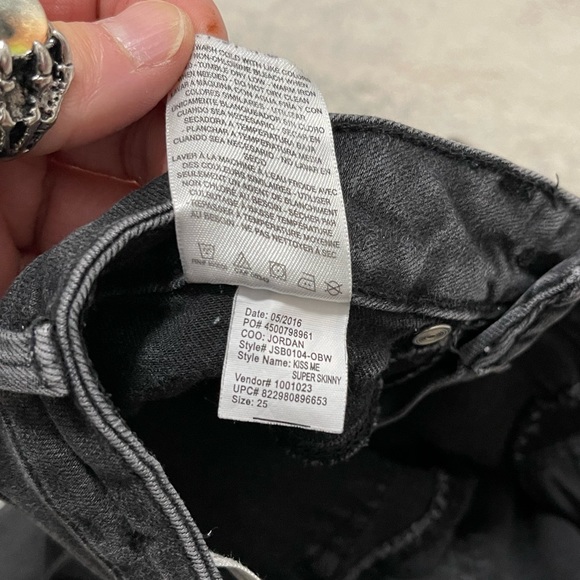 EUC Women’s Size 25 Jessica Simpson Kiss Me Super Skinny Jeans With Fringed Legs - Picture 9 of 12